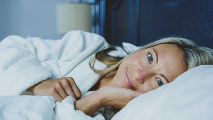 Vrouw slaapt rustig door — Ralune Elixer combo deal resultaat